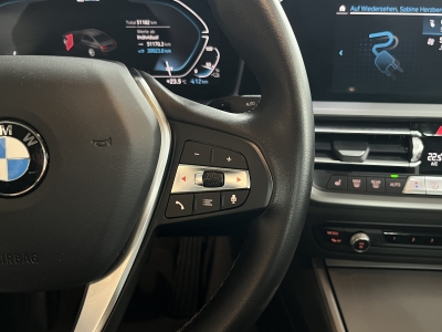 BMW 330 Advantage*G20*LED*Leder*Navi*CarPlay*Head-Up