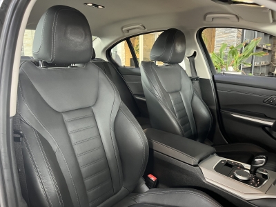 BMW 330 Advantage*G20*LED*Leder*Navi*CarPlay*Head-Up