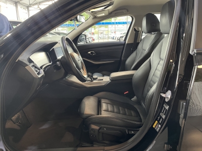 BMW 330 Advantage*G20*LED*Leder*Navi*CarPlay*Head-Up