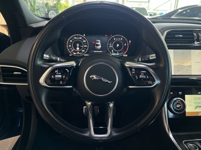 Jaguar XE S Premium*AHK*LED*ACC*Leder*Ambinte*