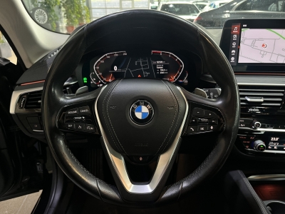 BMW 530 i*LuxuryLine*LaserLED*R-Cam*Leder*LiveCockp*