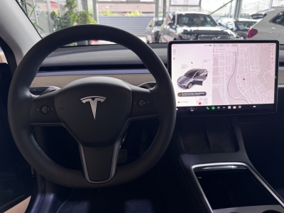 Tesla Model Y Pano*R Cam HD*Leder*4x SHZ*ACC*Autopilot