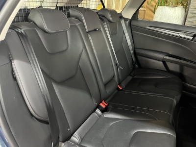 Ford Mondeo Titanium AHK Leder Ambientelicht Navi LED