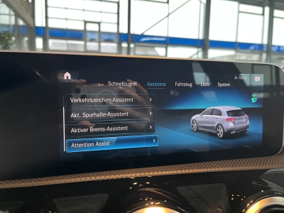 Mercedes-Benz A 250 e AMG-Line AHK LED Navi Leder DAB Tempomat