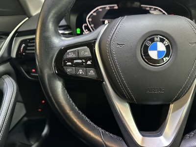 BMW 530 e*Navi*Leder*AHK*LED*PDC*SHZ*DAB*Luftfedern 