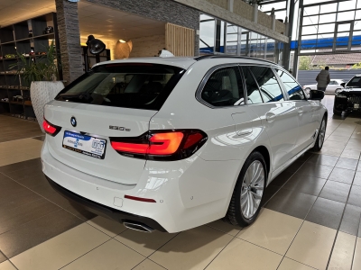 BMW 530 e*Navi*Leder*AHK*LED*PDC*SHZ*DAB*Luftfedern 