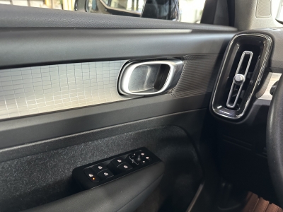 Volvo XC40 T5 Hybrid Inscription 360°Cam LED Navi DAB+