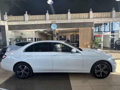 Mercedes-Benz E 220 d*Avantgarde*LED*Navi*dig.Cockpit*SHZ*PDC 
