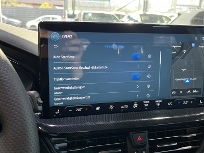 Ford Focus ST-Line*HUD*LED*Navi*R.Cam*PDC*SHZ*BLIS 