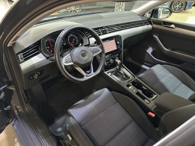 VW Passat GTE Business Premium Navi LED ACC PDC SHZ