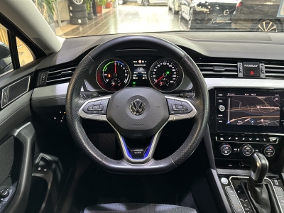 VW Passat GTE Business Premium Navi LED ACC PDC SHZ