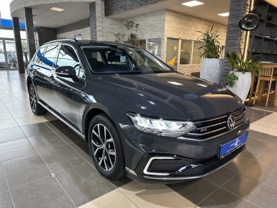 VW Passat GTE Business Premium Navi LED ACC PDC SHZ