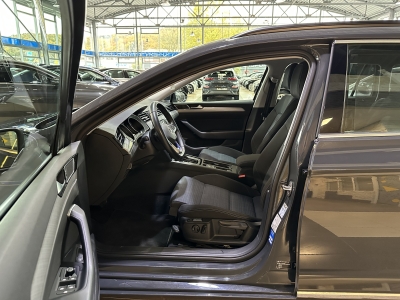 VW Passat GTE Business Premium Navi LED ACC PDC SHZ