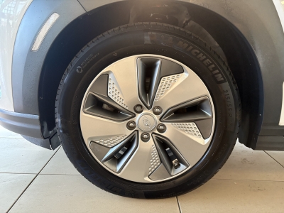 Hyundai KONA Premium ACC R.Cam Wärmepumpe LED SHZ Navi