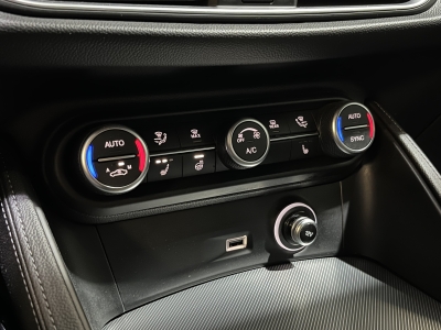 Alfa Romeo Stelvio Veloce*Q4*Sport*Harman/Kardon*Leder*ACC 