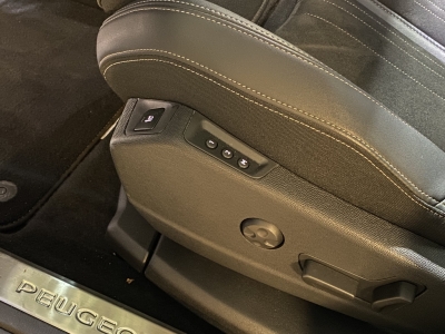 Peugeot 3008 Hybrid 225 GT Pano. Focal dig.Cockpit Navi