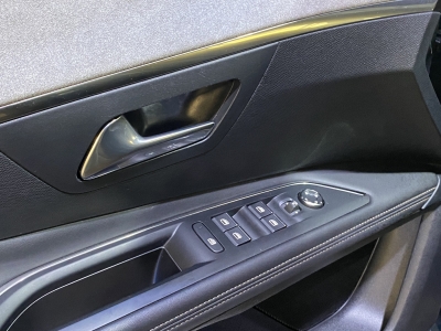 Peugeot 3008 Hybrid 225 GT Pano. Focal dig.Cockpit Navi