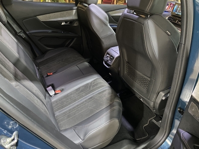 Peugeot 3008 Hybrid 225 GT Pano. Focal dig.Cockpit Navi