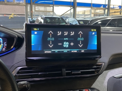 Peugeot 3008 Hybrid 225 GT Pano. Focal dig.Cockpit Navi