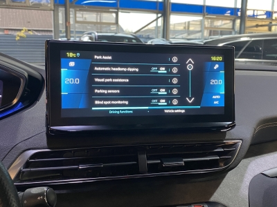 Peugeot 3008 Hybrid 225 GT Pano. Focal dig.Cockpit Navi