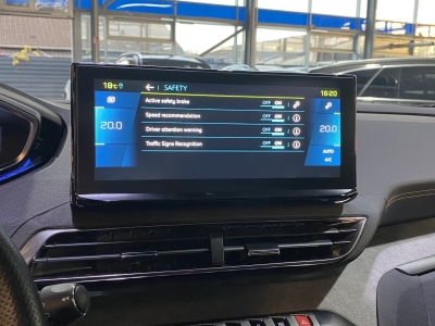 Peugeot 3008 Hybrid 225 GT Pano. Focal dig.Cockpit Navi