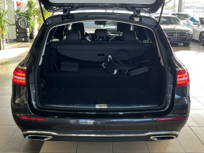 Mercedes-Benz E 300 de 4Matic Avantgarde Pano. Burmester AHK 