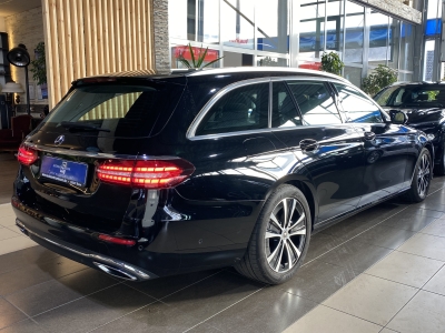 Mercedes-Benz E 300 Mild-Hybrid*ACC*LED*Navi*R.Cam*SHZ*CarPlay