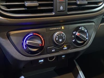 Hyundai i10 Pure dig.Cockpit Navi R.Cam PDC Klima DAB