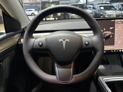 Tesla Model Y Pano Leder ACC Wärmepumpe LED Navi R.Cam