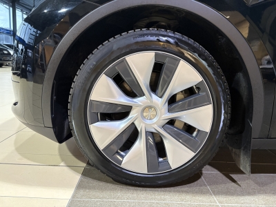 Tesla Model Y Pano Leder ACC Wärmepumpe LED Navi R.Cam