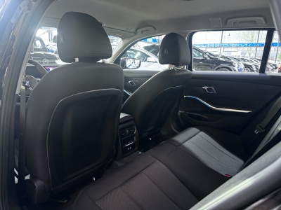 BMW 320 d Innovation Comfort  Navi LED DAB R.Cam SHZ