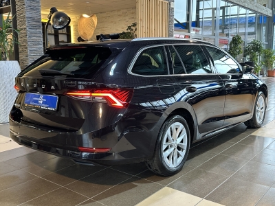 Skoda Octavia Style AHK LED dig.Cockpit PDC SHZ DAB+ 