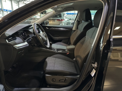 Skoda Octavia Style AHK LED dig.Cockpit PDC SHZ DAB+ 