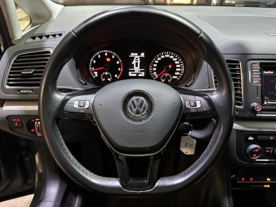 VW Sharan Comfortline 7-Sitzer Navi PDC DAB+ BLIS
