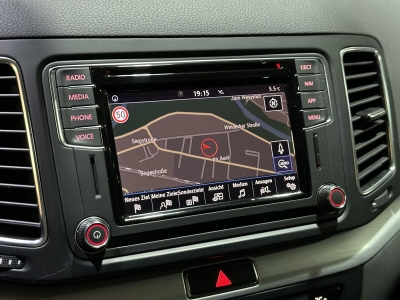 VW Sharan Comfortline 7-Sitzer Navi PDC DAB+ BLIS