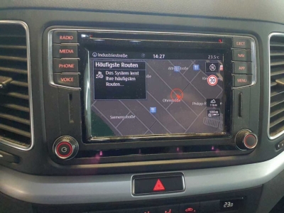 VW Sharan Comfortline 7-Sitzer Navi PDC DAB+ BLIS