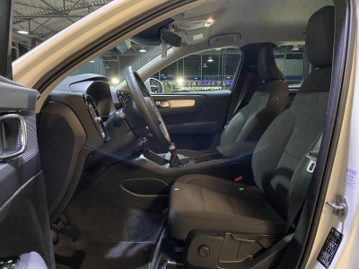 Volvo XC40 Momentum Pro*2WD*SHZ*Navi*LED*Keyless*