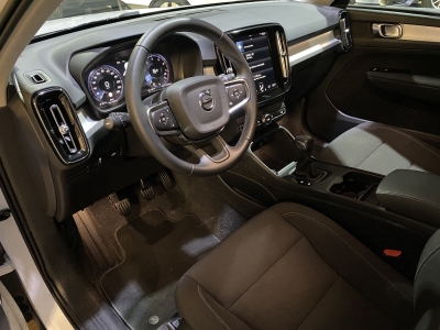 Volvo XC40 Momentum Pro*2WD*SHZ*Navi*LED*Keyless*