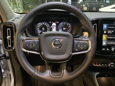 Volvo XC40 Momentum Pro*2WD*SHZ*Navi*LED*Keyless*