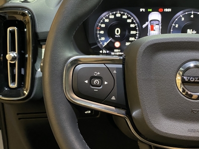 Volvo XC40 Momentum Pro*2WD*SHZ*Navi*LED*Keyless*