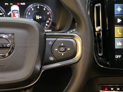 Volvo XC40 Momentum Pro*2WD*SHZ*Navi*LED*Keyless*