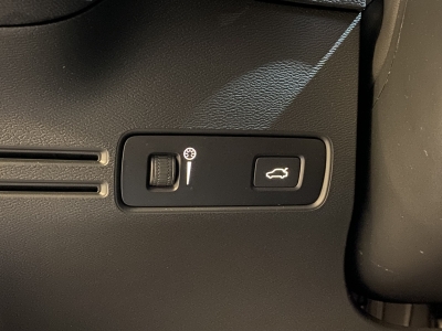 Volvo XC40 Momentum Pro*2WD*SHZ*Navi*LED*Keyless*