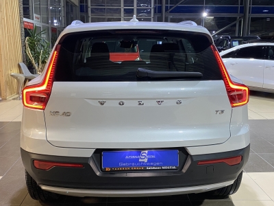 Volvo XC40 Momentum Pro*2WD*SHZ*Navi*LED*Keyless*