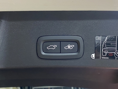 Volvo XC40 Momentum Pro*2WD*SHZ*Navi*LED*Keyless*