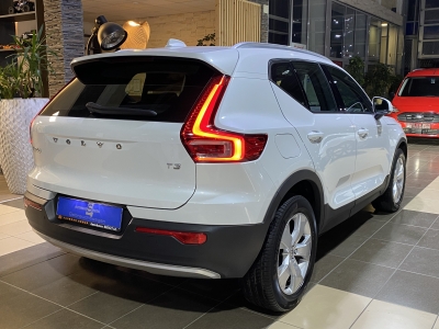 Volvo XC40 Momentum Pro*2WD*SHZ*Navi*LED*Keyless*