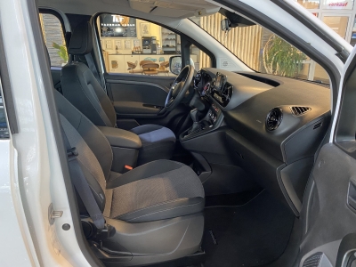 Mercedes-Benz T-Klasse 180 Navi SHZ PDC Klima Tempomat DAB GJR