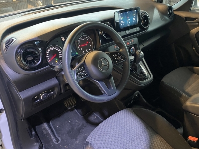 Mercedes-Benz T-Klasse 180 Navi SHZ PDC Klima Tempomat DAB GJR