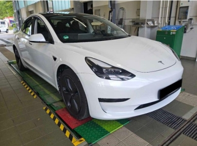 Tesla Model 3 Autopilot*LED*Wärmepumpe*Leder*Pano*ACC