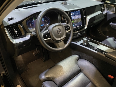 Volvo XC60 Ultimate Dark*AWD*B&W*360Cam*LED*SHZ*Pano*