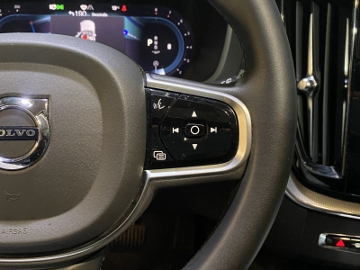 Volvo XC60 Ultimate Dark*AWD*B&W*360Cam*LED*SHZ*Pano*